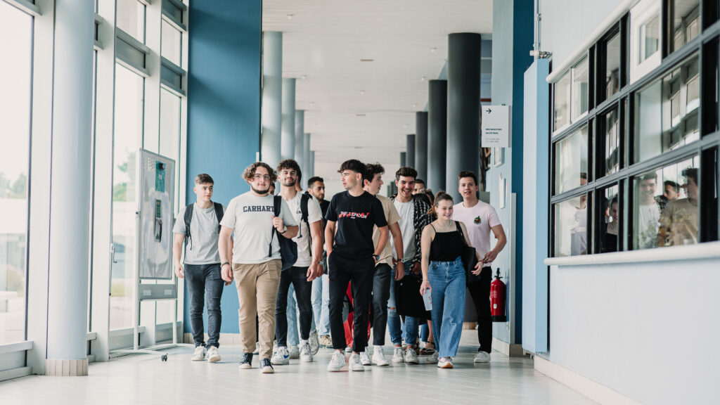 Etudiants à l'ECAM Rennes